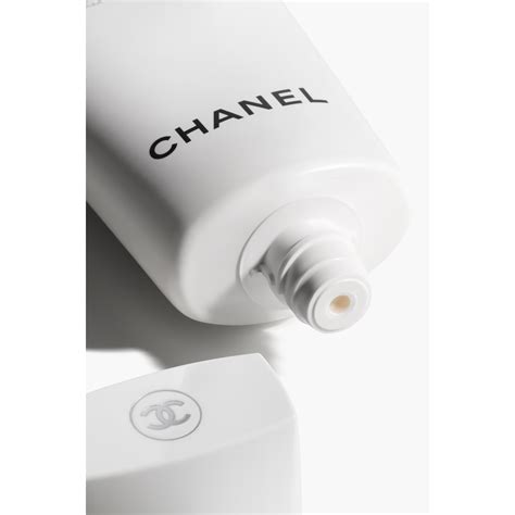 le blanc reviews chanel|Chanel le blanc makeup remover.